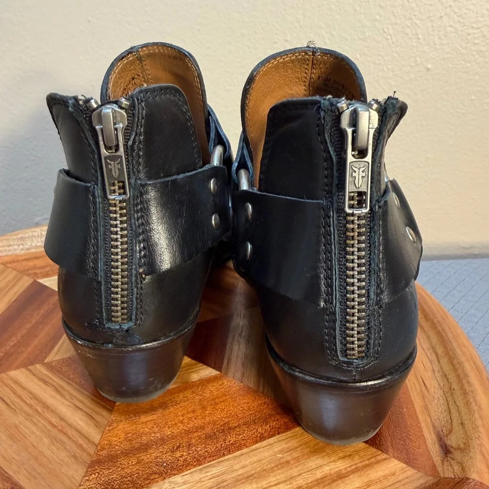 Frye Sacha Moto Shootie Black Leather Harness Ankle Boots 7.5M 3478314-BLK